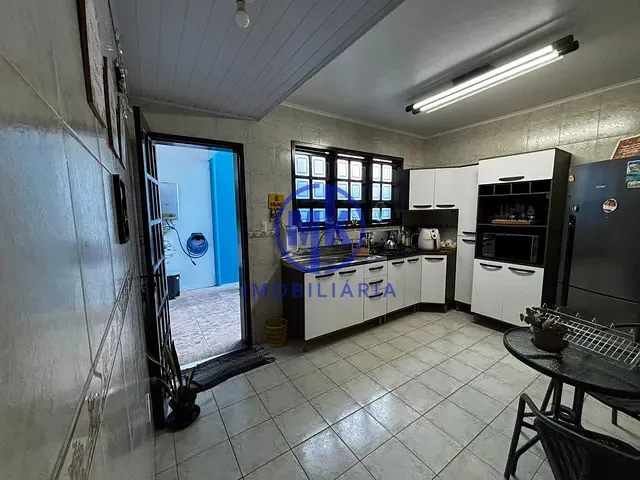 Casa 4 quartos e 2 banheiros, para alugar, no bairro Vera Cruz em Gravataí