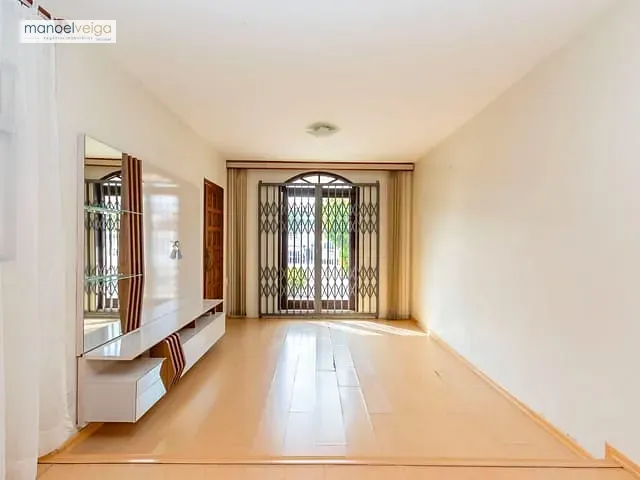 Casa 3 quartos e 2 banheiros, para alugar, no bairro Pinheirinho em Curitiba