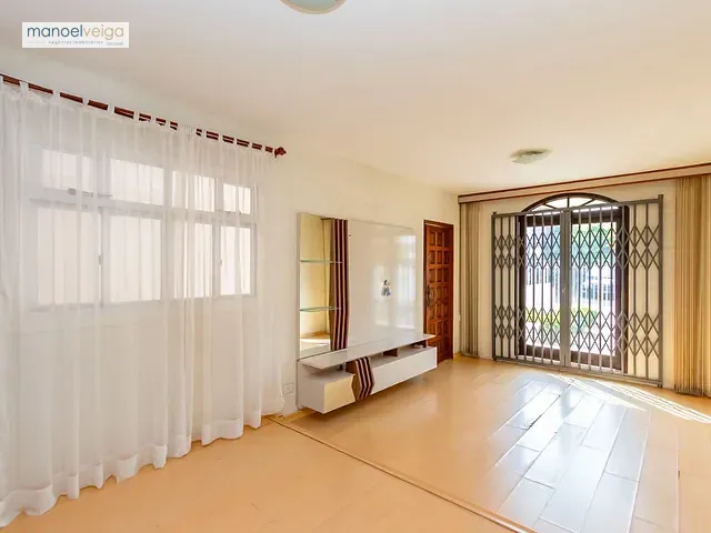 Casa 3 quartos e 2 banheiros, para alugar, no bairro Pinheirinho em Curitiba