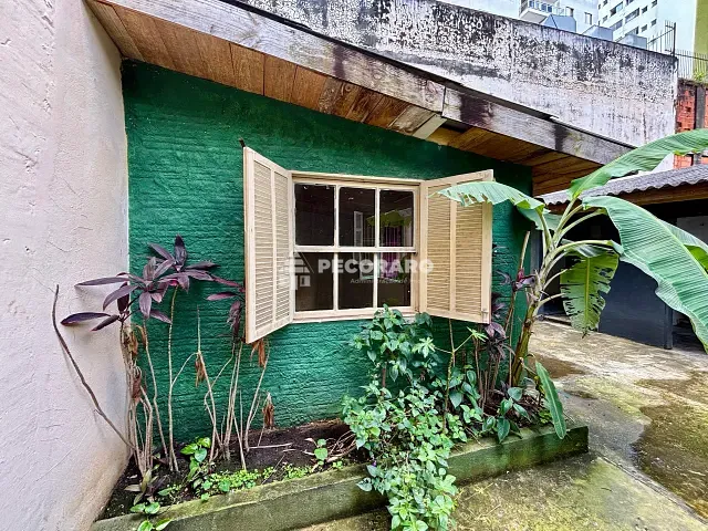 Casa com 260m², para alugar, no bairro Cerqueira César em São Paulo