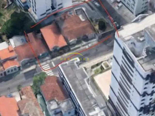 Casa com 733m², à venda, no bairro Garcia em Salvador