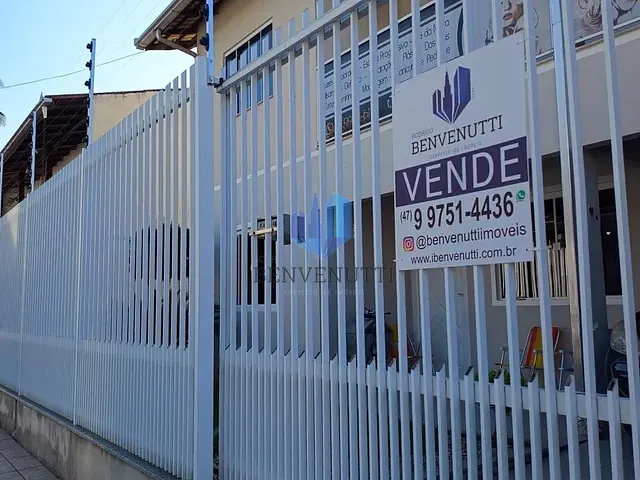 Casa 4 quartos e 2 banheiros, à venda, no bairro Tabuleiro em Camboriú