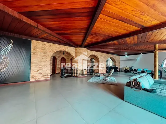 Casa com 973m² 4 quartos e 8 banheiros, à venda, no bairro Jd. Gustavo em Serra Negra