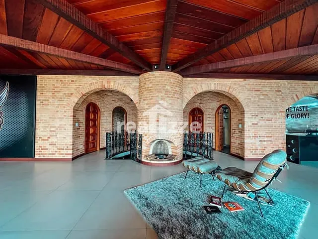 Casa com 973m² 4 quartos e 8 banheiros, à venda, no bairro Jd. Gustavo em Serra Negra