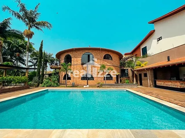 Casa com 973m² 4 quartos e 8 banheiros, à venda, no bairro Jd. Gustavo em Serra Negra