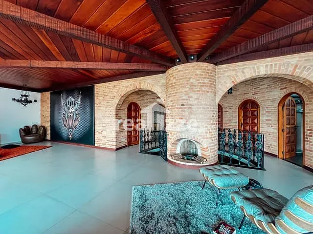 Casa com 973m² 4 quartos e 8 banheiros, à venda, no bairro Jd. Gustavo em Serra Negra