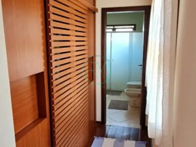 Sobrado com 2500m² 5 quartos e 5 banheiros, à venda, no bairro Tucano em Londrina