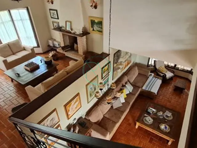 Sobrado com 2500m² 5 quartos e 5 banheiros, à venda, no bairro Tucano em Londrina