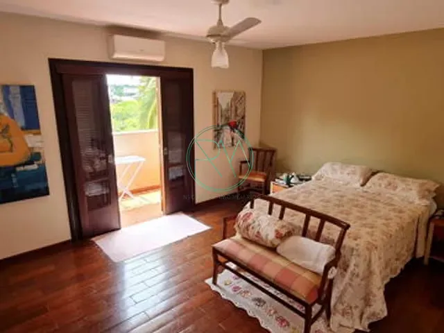 Sobrado com 2500m² 5 quartos e 5 banheiros, à venda, no bairro Tucano em Londrina