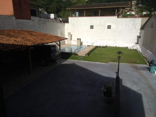 Casa com 250m² 3 quartos e 2 banheiros, à venda, no bairro Mosela em Petrópolis