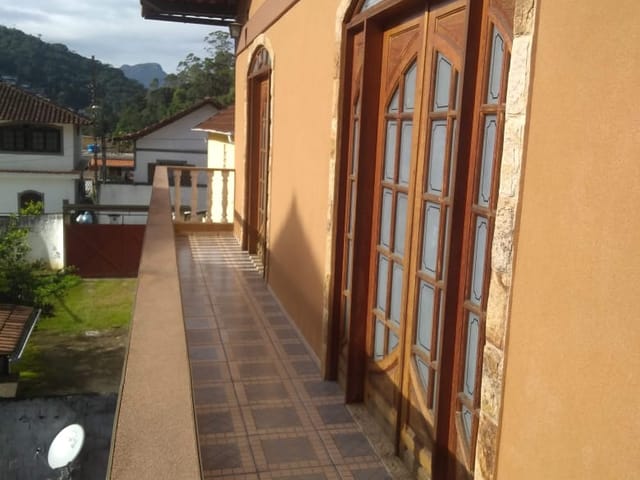 Casa com 250m² 3 quartos e 2 banheiros, à venda, no bairro Mosela em Petrópolis