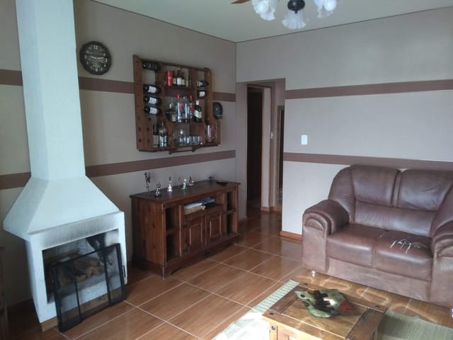 Casa com 250m² 3 quartos e 2 banheiros, à venda, no bairro Mosela em Petrópolis