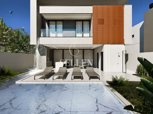 Casa com 385m² 4 quartos e 5 banheiros, à venda, no bairro Santa Regina em Camboriú