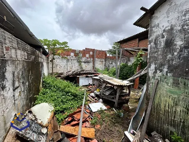Casa com 263m², para alugar, no bairro Carlito Pamplona em Fortaleza