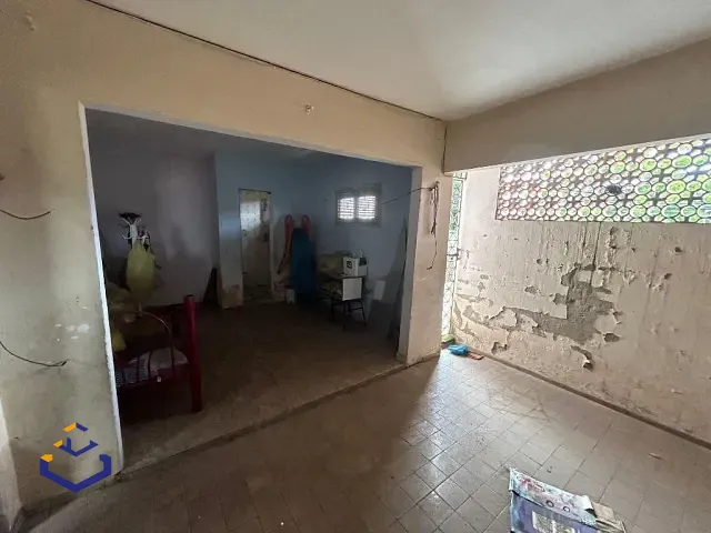 Casa com 263m², para alugar, no bairro Carlito Pamplona em Fortaleza