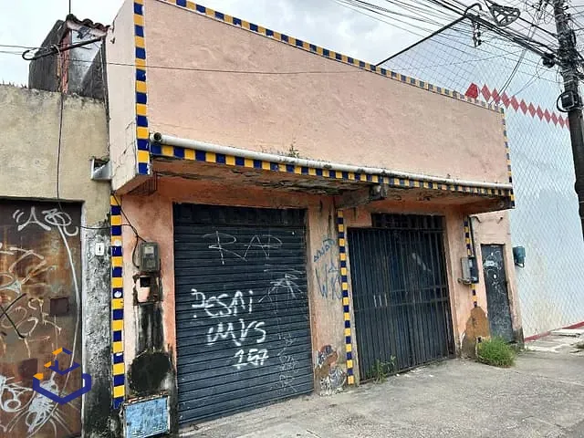 Casa com 263m², para alugar, no bairro Carlito Pamplona em Fortaleza