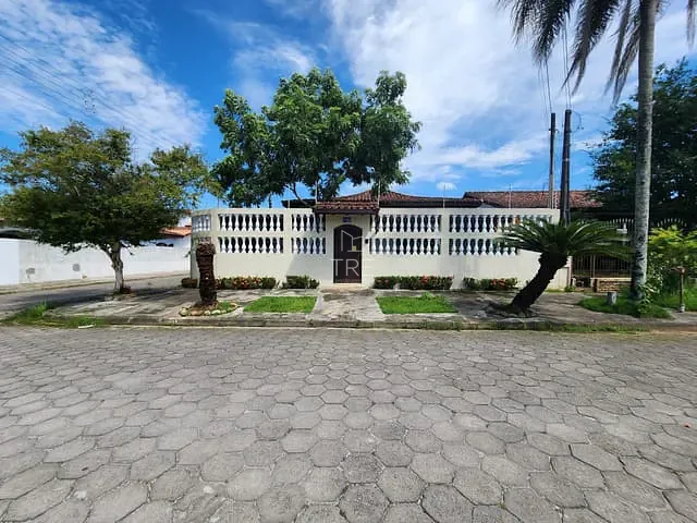 Casa com 326m² 3 quartos e 3 banheiros, à venda, no bairro Indaiá em Caraguatatuba