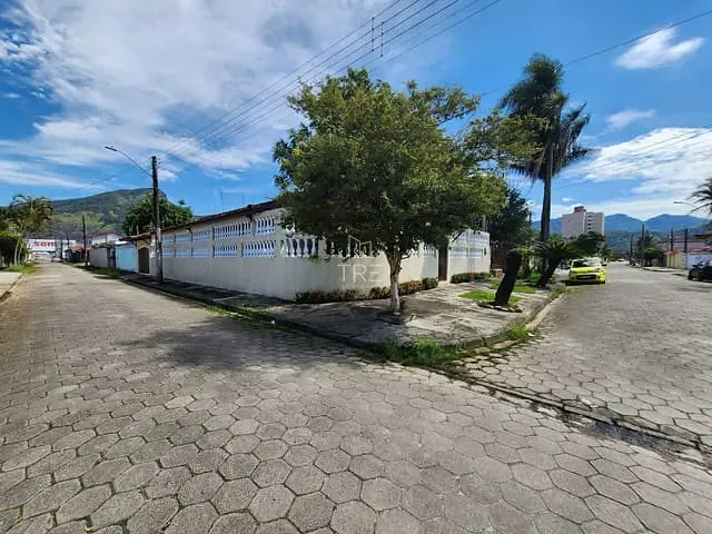 Casa com 326m² 3 quartos e 3 banheiros, à venda, no bairro Indaiá em Caraguatatuba