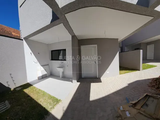 Casa com 132m² 3 quartos e 4 banheiros, à venda, no bairro São Braz em Curitiba
