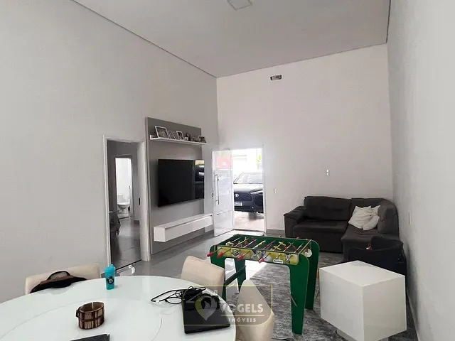 Casa 3 quartos e 2 banheiros, à venda, no bairro Resedás em Holambra