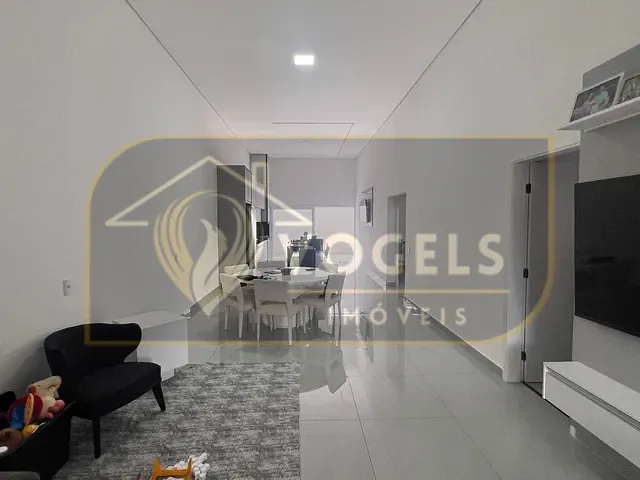 Casa 3 quartos e 2 banheiros, à venda, no bairro Resedás em Holambra