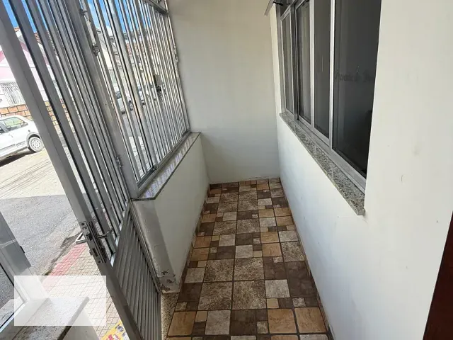 Casa 2 quartos e 1 banheiro, para alugar, no bairro São Sebastião em Santos Dumont