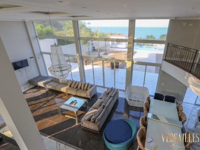 Foto do Casa - Casa de Alto Padrão Frente Mar à Venda em Balneário Camboriú - 6 Suítes, 6 Vagas | Versailles Brasil