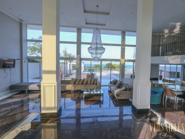 Foto do Casa - Casa de Alto Padrão Frente Mar à Venda em Balneário Camboriú - 6 Suítes, 6 Vagas | Versailles Brasil