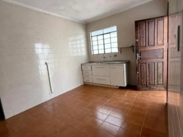 Casa com 120m² 3 quartos e 2 banheiros, à venda, no bairro Vila Pinheirinho em Santo André