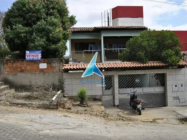 Casa com 600m² 4 quartos e 4 banheiros, à venda, no bairro Parque das Aroeiras em Governador Valadares
