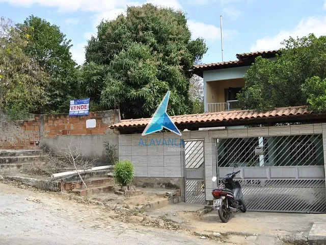 Casa com 600m² 4 quartos e 4 banheiros, à venda, no bairro Parque das Aroeiras em Governador Valadares