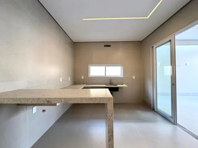 Casa com 360m² 3 quartos e 4 banheiros, à venda, no bairro Plano Diretor Norte em Palmas