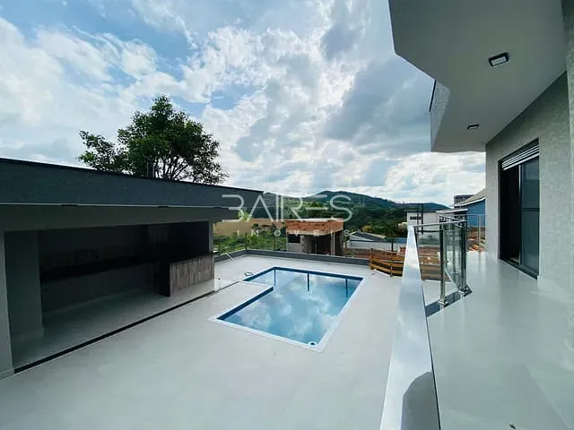 Casa com 300m² 3 quartos e 2 banheiros, à venda, no bairro Condomínio Residencial Campos do Conde em Bragança Paulista