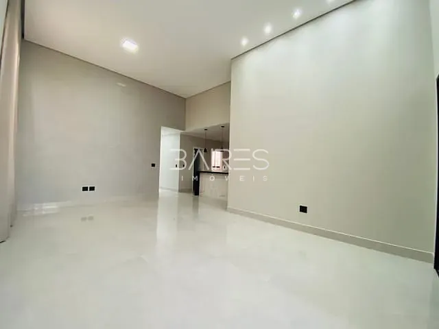 Casa com 300m² 3 quartos e 2 banheiros, à venda, no bairro Condomínio Residencial Campos do Conde em Bragança Paulista