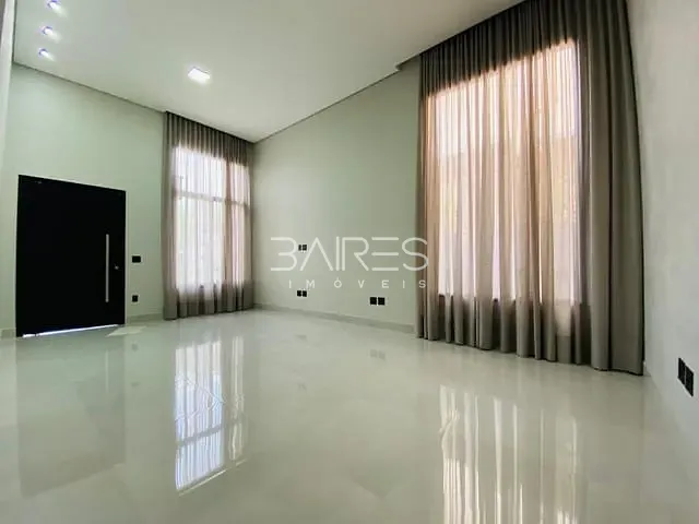 Casa com 300m² 3 quartos e 2 banheiros, à venda, no bairro Condomínio Residencial Campos do Conde em Bragança Paulista