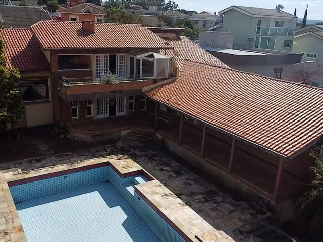 Casa 4 quartos e 7 banheiros, à venda, no bairro Vila Petrópolis em Atibaia