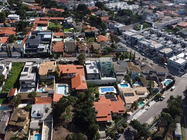 Casa 4 quartos e 7 banheiros, à venda, no bairro Vila Petrópolis em Atibaia