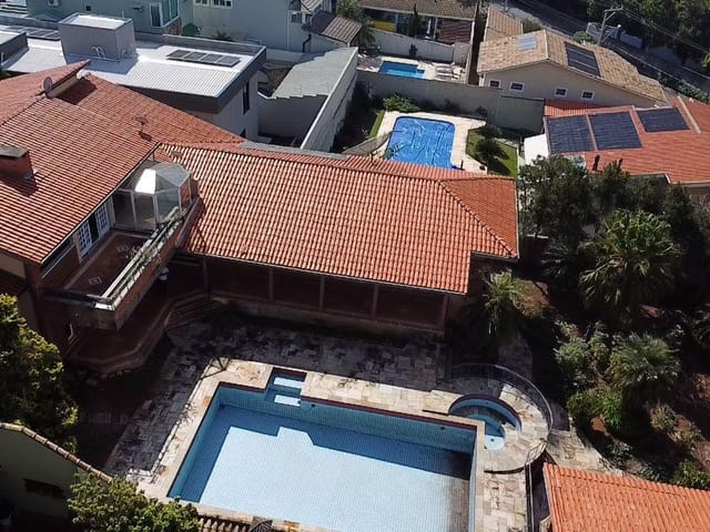Casa 4 quartos e 7 banheiros, à venda, no bairro Vila Petrópolis em Atibaia