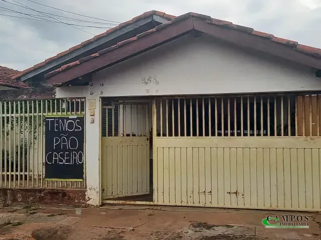 Casa com 300m² 2 quartos e 2 banheiros, à venda, no bairro Jardim Paranapunga em Três Lagoas