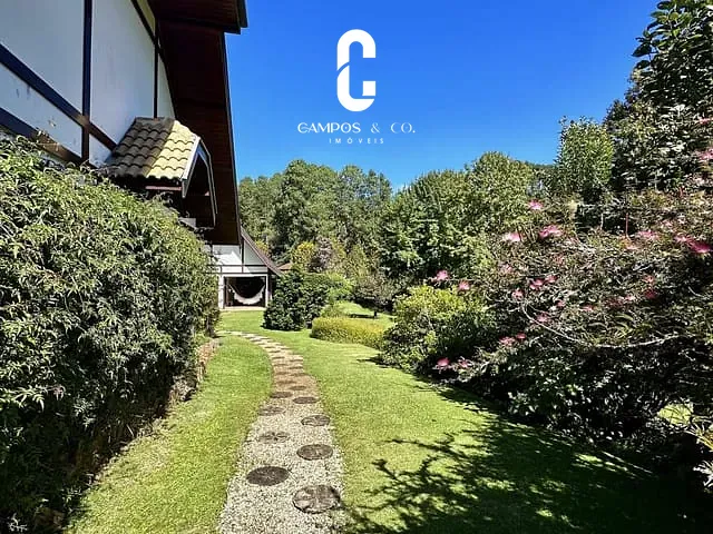 Casa com 1089m² 4 quartos e 3 banheiros, à venda, no bairro Alto do Capivari em Campos Do Jordão