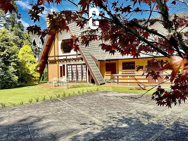 Casa com 1089m² 4 quartos e 3 banheiros, à venda, no bairro Alto do Capivari em Campos Do Jordão