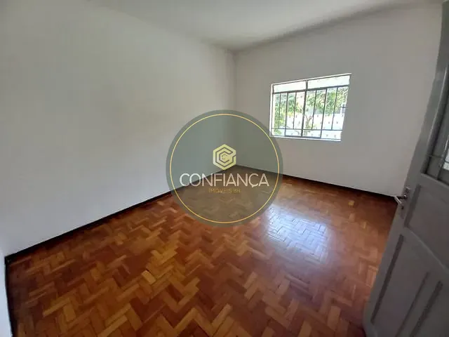 Casa com 360m² 3 quartos e 2 banheiros, à venda, no bairro Nova Vista em Belo Horizonte