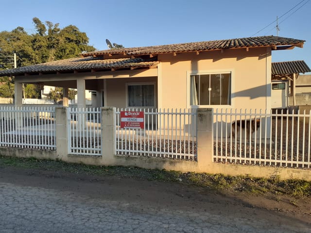 Casa com 524m² 3 quartos e 2 banheiros, à venda, no bairro Nossa Sra. da Paz em Balneário Piçarras