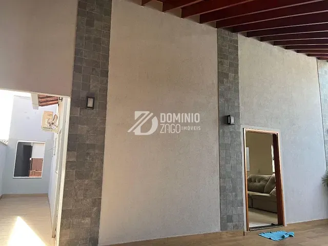 Casa com 250m² 3 quartos e 3 banheiros, à venda, no bairro Jardim Nenê Gomes em Uberaba
