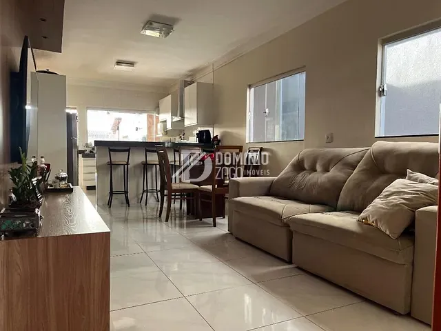 Casa com 250m² 3 quartos e 3 banheiros, à venda, no bairro Jardim Nenê Gomes em Uberaba