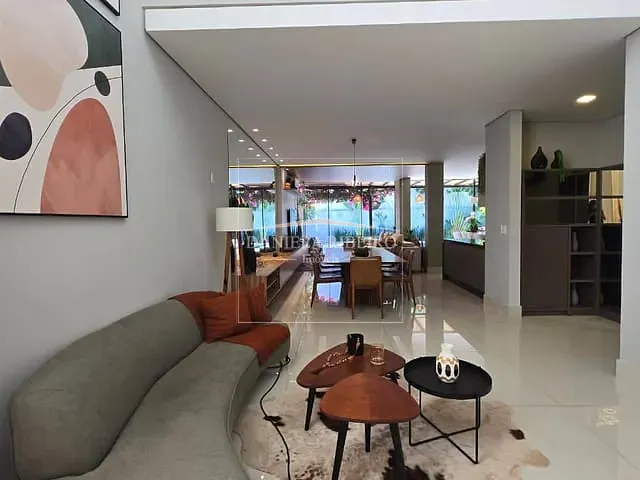 Casa com 364m² 4 quartos e 4 banheiros, à venda, no bairro Vivendas do Arvoredo em Londrina
