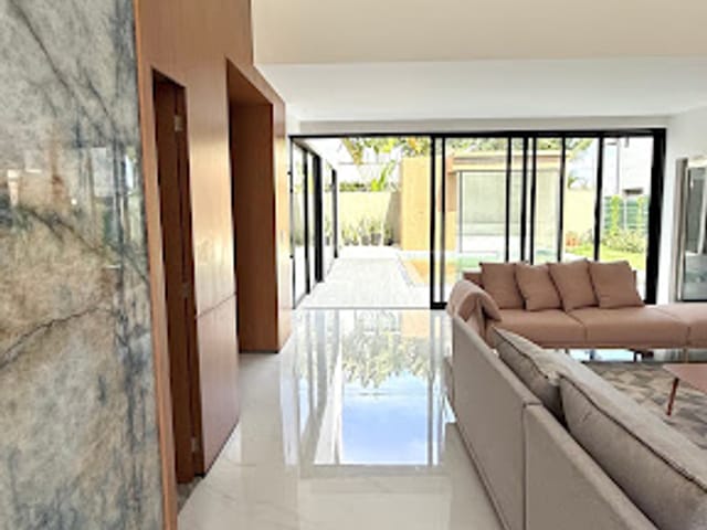 Casa com 587m² 4 quartos e 6 banheiros, à venda, no bairro Jacuhy em Serra