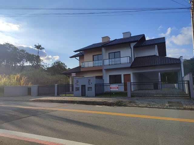Sobrado com 242m² 3 quartos e 3 banheiros, à venda, no bairro Pomerode Fundos em Pomerode