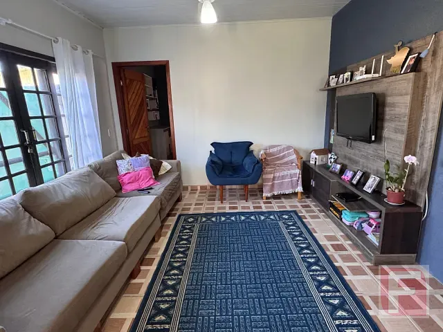 Casa com 360m² 3 quartos e 2 banheiros, à venda, no bairro Barra do Saí em Itapoá