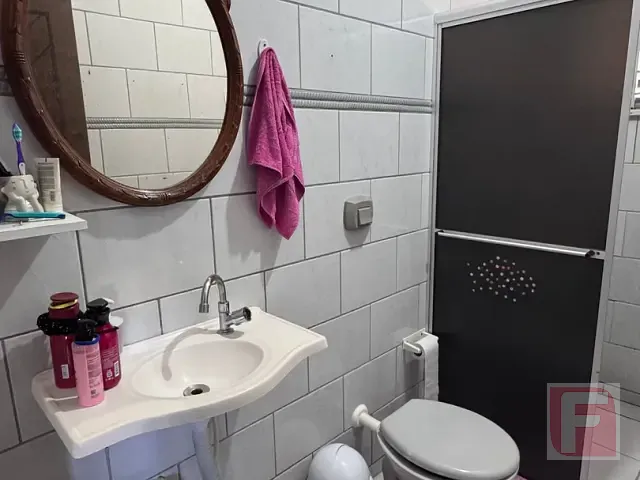 Casa com 360m² 3 quartos e 2 banheiros, à venda, no bairro Barra do Saí em Itapoá